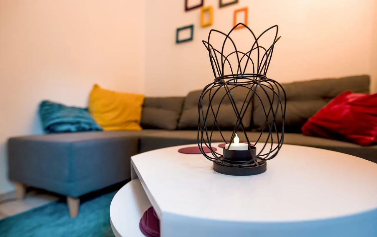Julije Rooms