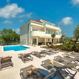 Luxury Klara Bed and breakfast