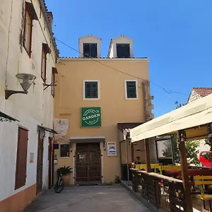 Garden Albergue